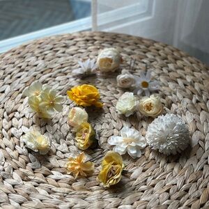 15pcs Assorted Artificial Flowers in Yellow and White